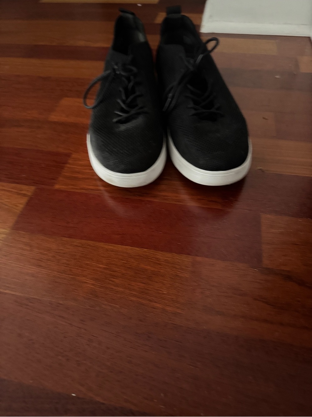 FITFLOP Very Gently Used Men's Sneakers with White Sole